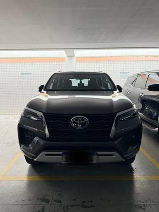 TOYOTA HILUX SW4 2.8 D-4D TURBO DIESEL SRX 4X4 AUTOMÁTICO